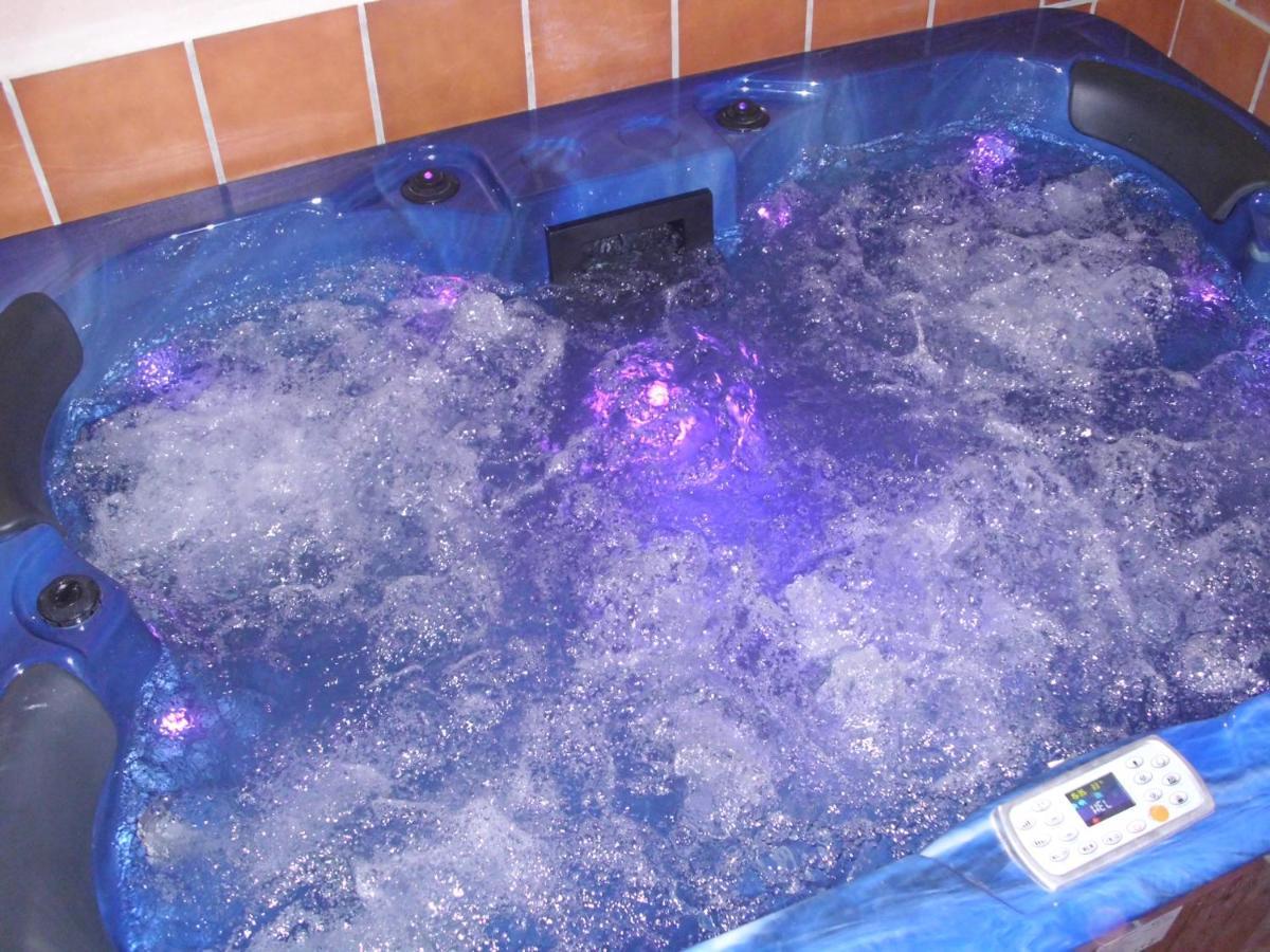 Casa Rural Con Jacuzzi Taberna Del Tio Pedro Cabanas de Polendos Ngoại thất bức ảnh
